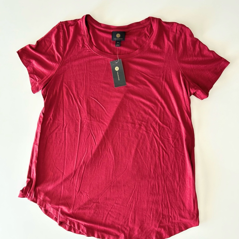 NWT - JM Collection Women’s Size (M) Red Star Garnet Relaxed Short Sleeve Shirt